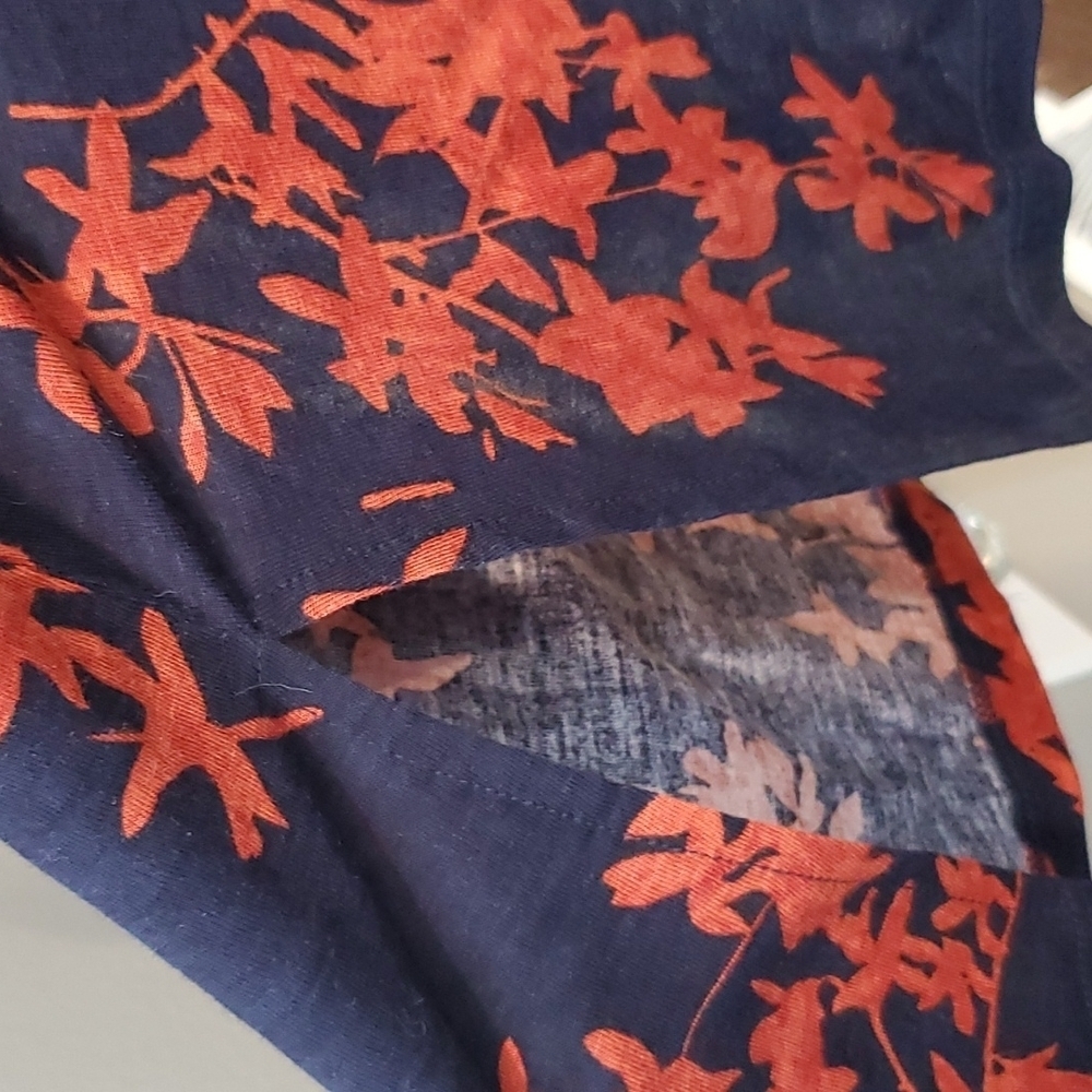 Vibrant Navy floral tunic (NWT) - Picture 3 of 4